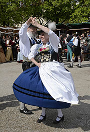 Eröffnung 2016 mit Volkstanz (Foto. Ingrid Grossmann)